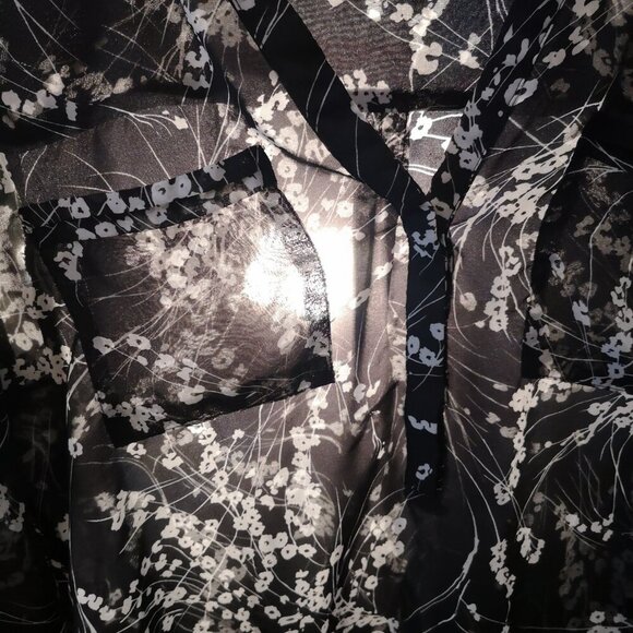 Apt 9 Ladies Black & Grey Flower Pattern Size Large V-neck Sheer Blouse - Picture 5 of 6